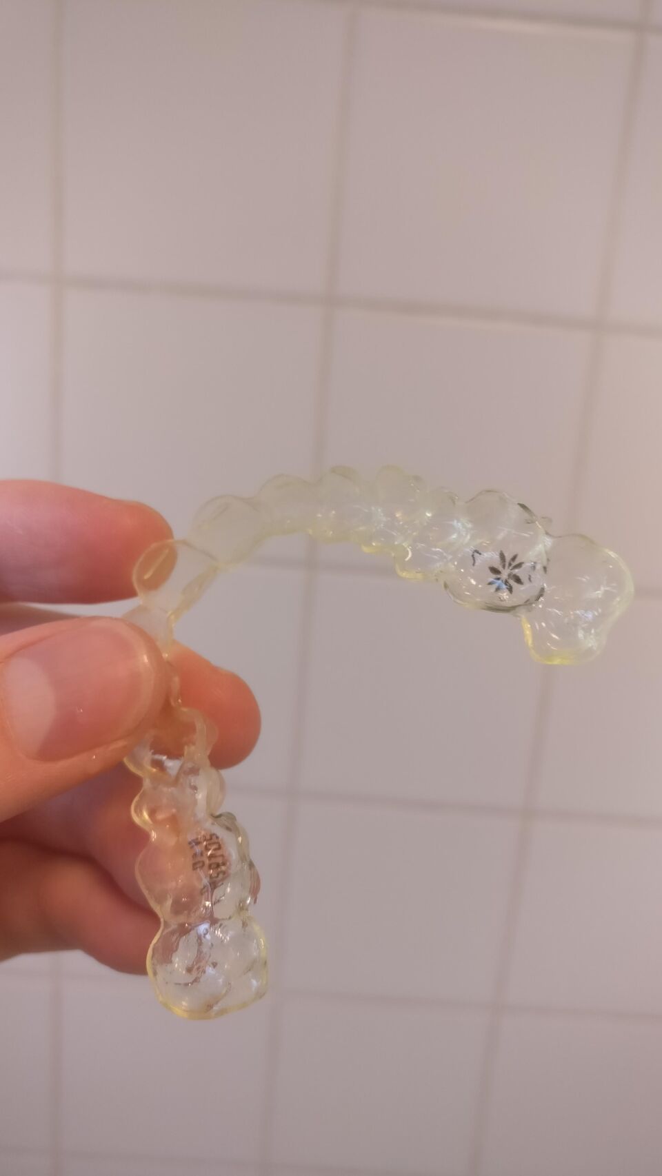 9Dkzp70Lfqq11 How To Clean Yellow Invisalign